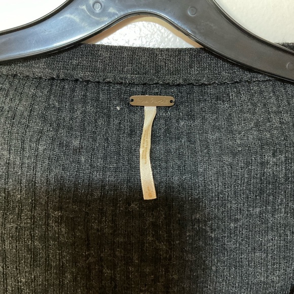 Grey Ribbed V-Neck Buttoned Women's Sweater - Picture 4 of 5